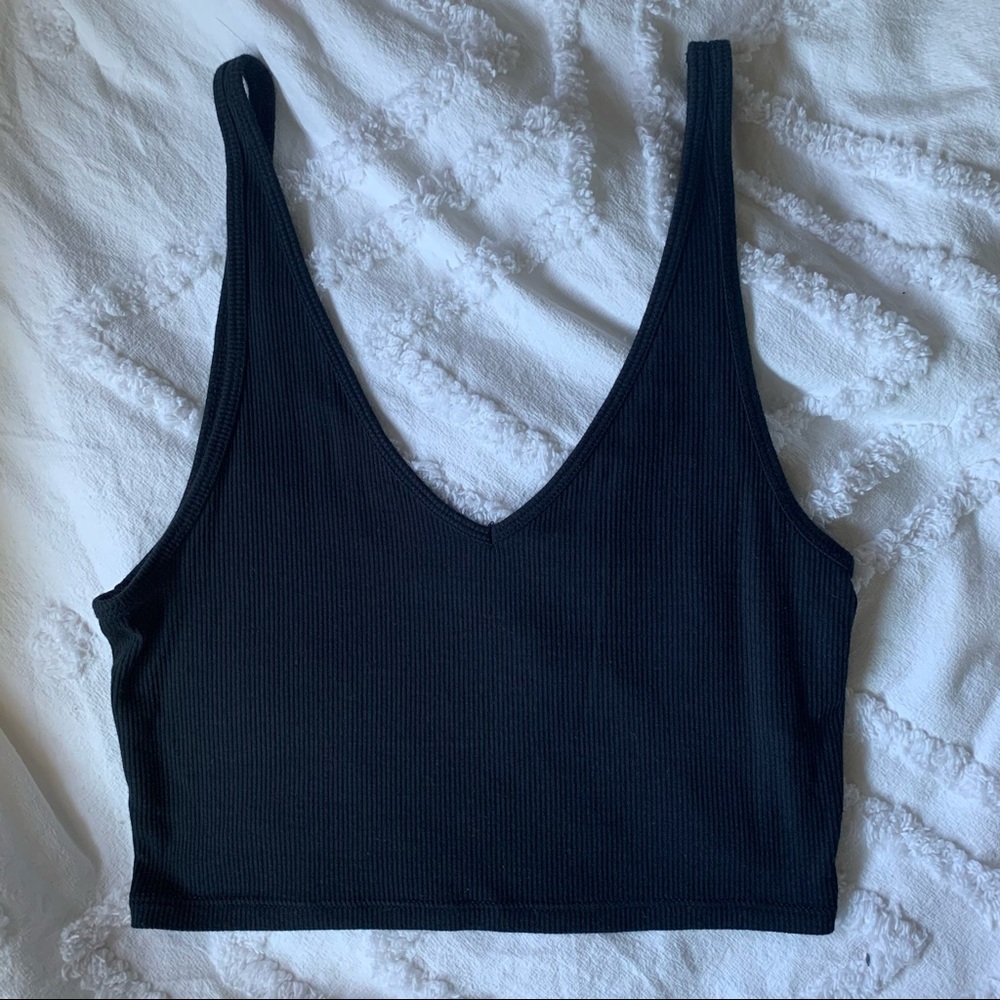 black basic pacsun cropped v neck tank top